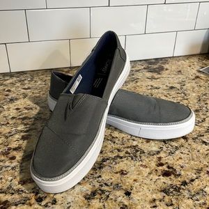 Tom’s Women Slip On Size 10. Worn once; like new